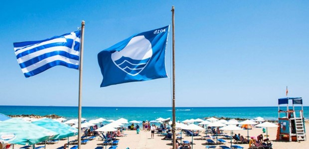 Tρεις γαλάζιες σημαίες σε παραλίες στα Μεσάγγαλα