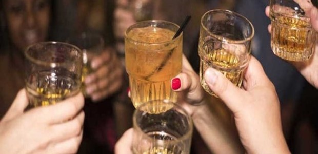 Νεαροί έκαναν κορωνοπάρτι σε ταράτσα σπιτιού 