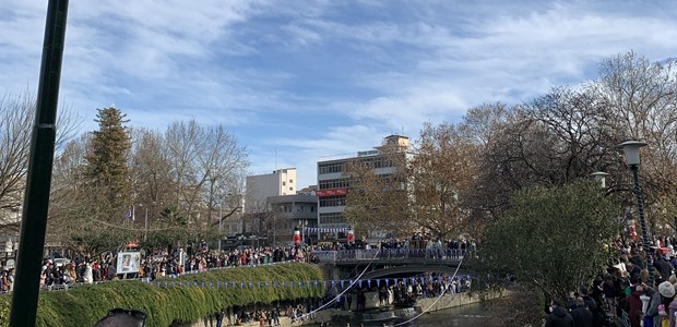 Με πολύ κόσμο η Κατάδυση του Σταυρού στον Ληθαίο ποταμό