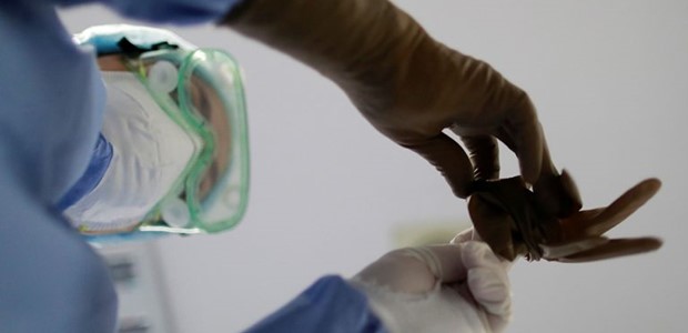Κορωνοϊός: 2.405 νέα κρούσματα, 49 θάνατοι