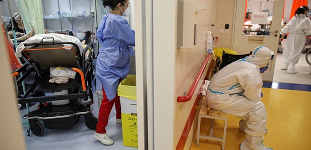 "Έκρηξη" με 3.739 νέα κρούσματα