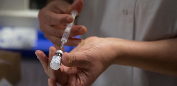 Ο Δ.Τρικκαίων εμβολιάζει παιδιά Ρομά για τις παιδικές ασθένειες