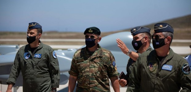 Στη βάση των UAV Heron o Aρχηγός ΓΕΕΘΑ Κ.Φλώρος