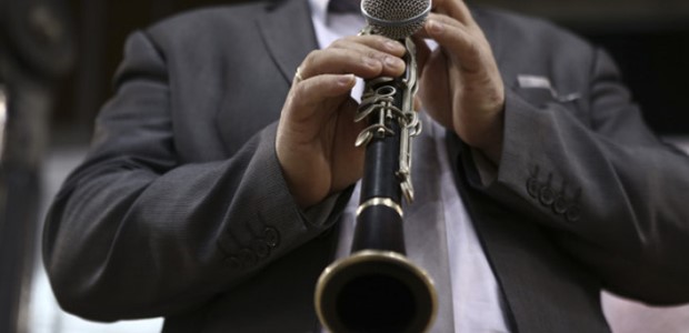 Απίστευτο: Κορωνο-πανηγύρι με κλαρίνα live στο FB