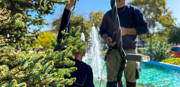 Τρίκαλα: Ξεκίνησε ο εορταστικός στολισμός