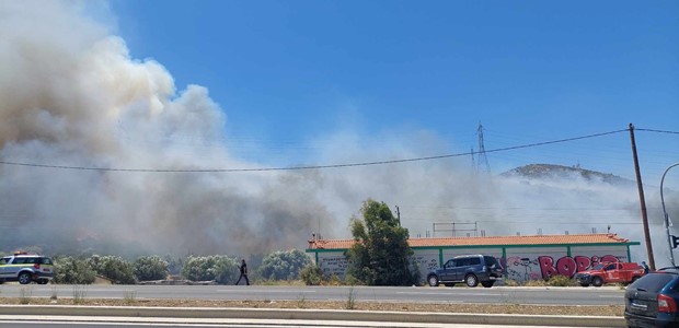 Φωτιά στον Κουβαρά: Ανεξέλεγκτο το πύρινο μέτωπο