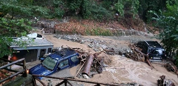 Κακοκαιρία: Παραμένει στο "κόκκινο" η Θεσσαλία 