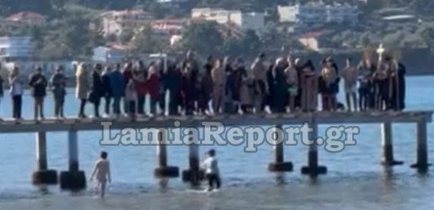 Σοβαρός τραυματισμός νεαρού που βούτηξε για το Σταυρό