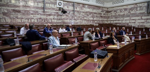 Ο Φάμελλος «παγώνει» τις βουλευτικές τροπολογίες 