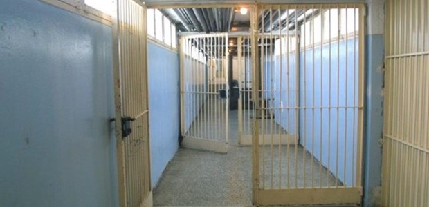 Κόλλησε κορονοϊό ολόκληρος θάλαμος στις φυλακές 