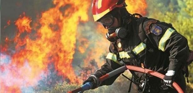 Μεγάλη φωτιά στη Βαρυμπόμπη - Μήνυμα από το 112