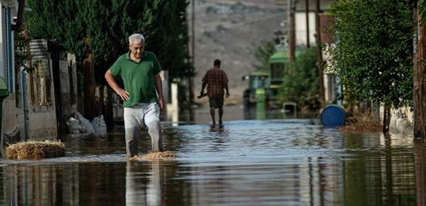 Νερό και φαγητό στους πληγέντες από την κακοκαιρία