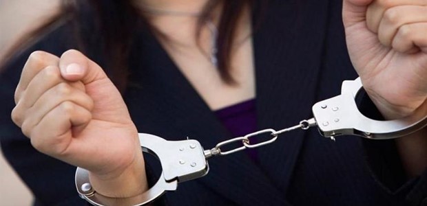 Συνελήφθη γυναίκα που εξαπατούσε ηλικιωμένους 
