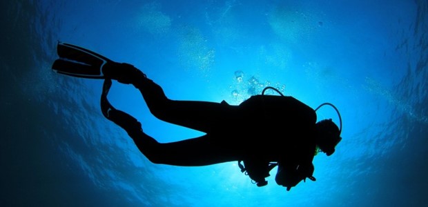 Νεκρός ψαροντουφεκάς στην παραλία Μελανή