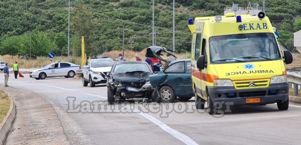 Καραμπόλα τριών αυτοκινήτων στο δρόμο Λαμίας - Δομοκού