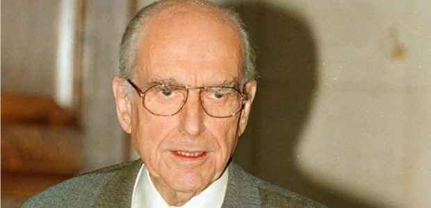 Σε δημοπρασία τα εμβληματικά γυαλιά του Ανδρέα Παπανδρέου