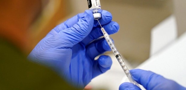 Eρχεται τέταρτη δόση εμβολίου για τον κορωνοϊό