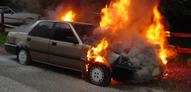 Αυτοκίνητο κάηκε ολοσχερώς