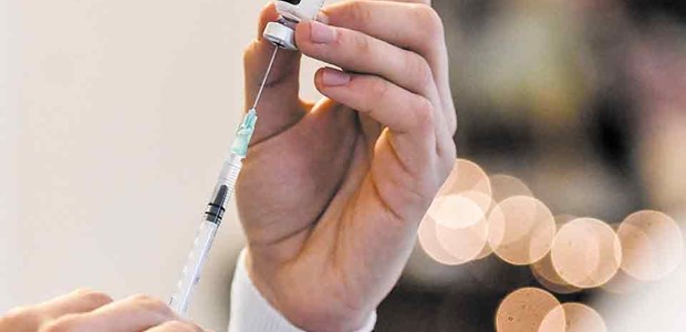 Γιατροί "αρνητές" καθηλώνουν τους εμβολιασμούς
