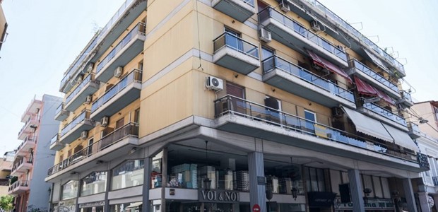 Θρίλερ στην Πάτρα με την πτώση γυναίκας από μπαλκόνι