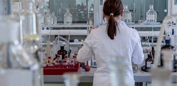 Ξεκινούν και πάλι οι κλινικές δοκιμές για το εμβόλιο 