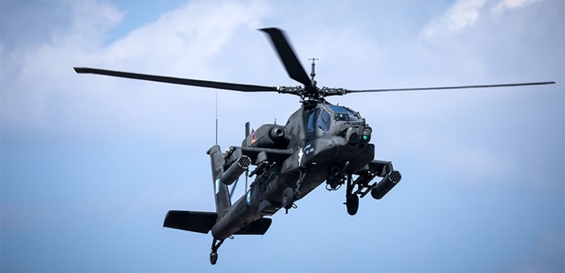 Αναγκαστική προσγείωση Apache σε παραλία της Εύβοιας
