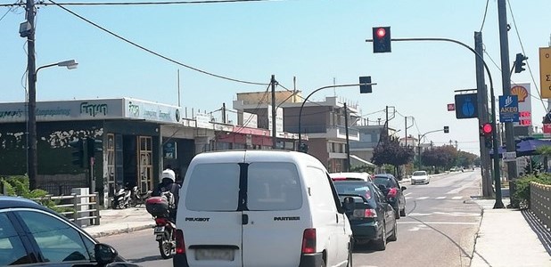 Σε λειτουργεία τα φανάρια στην οδό Καρδίτσης