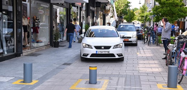 Σε δοκιμαστική λειτουργία οι βυθιζόμενες μπάρες σε πεζοδρόμους