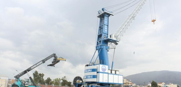 Νέο αυτοκινούμενο γερανό απέκτησε το Λιμάνι του Βόλου