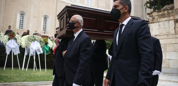 Συγκινητικές στιγμές στην Μητρόπολη στο "τελευταίο αντίο"