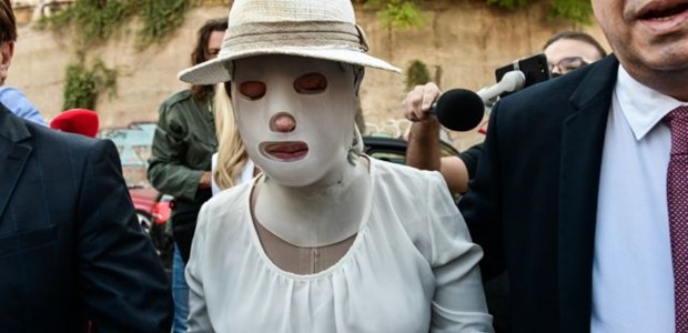 Βιτριόλι: Με ειδική μάσκα στο εφετείο η Ιωάννα για τη δίκη