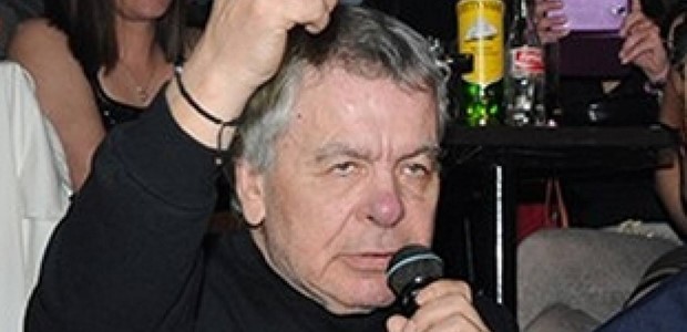 Πέθανε ο μεγάλος έλληνας τραγουδιστής