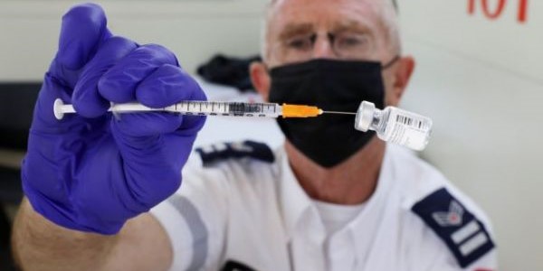 Το Ισραήλ ξεκινά τη χορήγηση τρίτης δόσης εμβολίου 