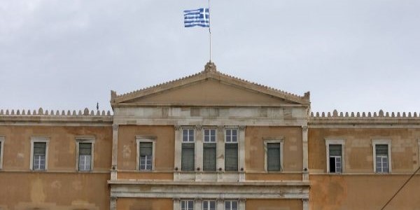 17χρονη μαθήτρια προσπάθησε να μπει με μαχαίρι 