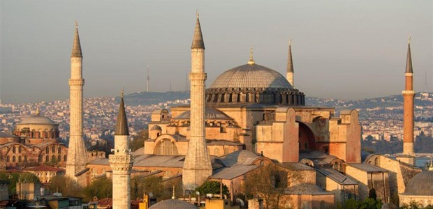 Αγία Σοφία: Οι Τούρκοι ξήλωσαν την ταμπέλα του μουσείου