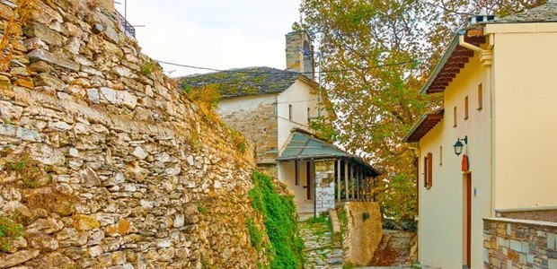 Υποχώρησε το καμπαναριό στον Ι.Ν. Αγίου Αθανασίου