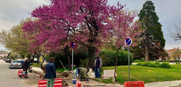 Βελτιώνεται η πρόσβαση σε δύο πλατείες της πόλης 