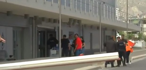 «Απεσταλμένος του Θεού» έριξε το αμάξι του σε εμπορικό κέντρο 
