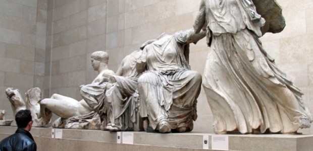 Guardian: Υπέρ της επιστροφής των γλυπτών του Παρθενώνα 