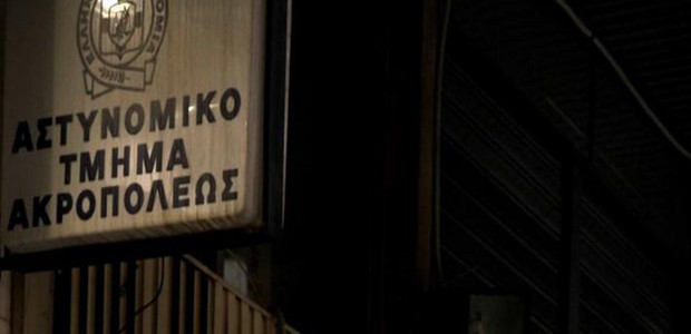 Στόχος επίθεσης από κουκουλοφόρους το ΑΤ Ακροπόλεως 