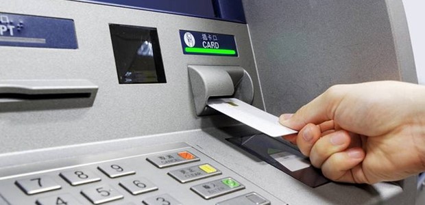 «Σήκωνε» τους μισθούς του προσωπικού του!