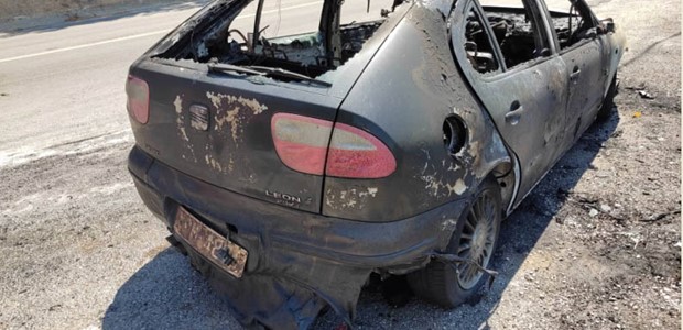 Kάηκε ολοσχερώς αυτοκίνητο στον Άνω Βόλο