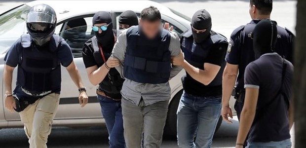 «Καθαρά» τα όπλα των δύο συλληφθέντων 
