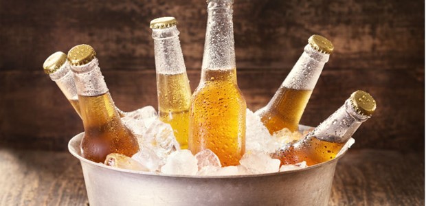 Πουλούσε παράνομα ποτά σε περαστικούς 