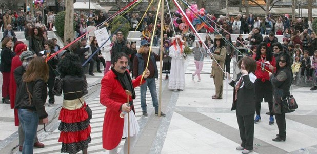 Αποκριάτικο γλέντι στην κεντρική πλατεία Λάρισας