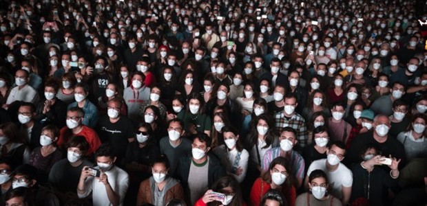 Συναυλία με 5.000 θεατές με μάσκες και αρνητικό τεστ