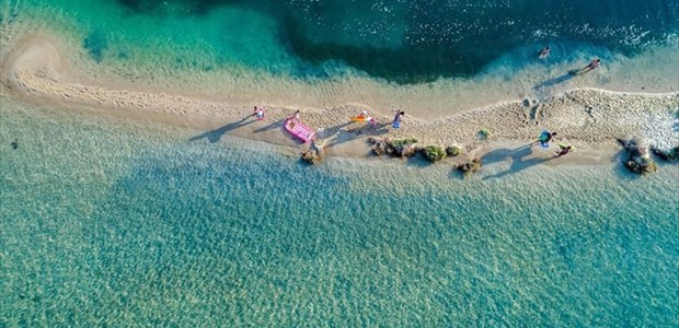 Οι μισοί Ελληνες σχεδιάζουν ήδη διακοπές 