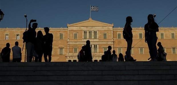 Οι έξι κίνδυνοι για την ελληνική οικονομία 