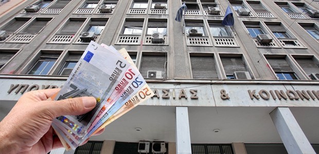 Κορονοϊός: Ανοίγει η πλατφόρμα για τα 800 ευρώ 
