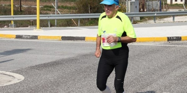 86χρονος έτρεξε και τερμάτισε στον ημιμαραθώνιο!